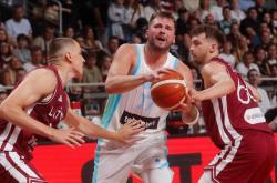 雷速体育网页版-精彩比拼引发激烈竞争，球员表现获得赞誉