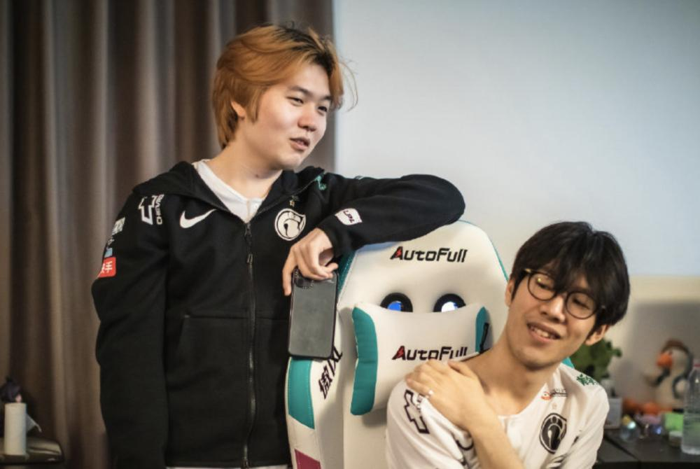 C9绝杀FPX,ShowMaker团战一打五半决赛2:0(洛杉矶) C9绝杀FPX,ShowMaker团战一打五半决赛2:0(洛杉矶)