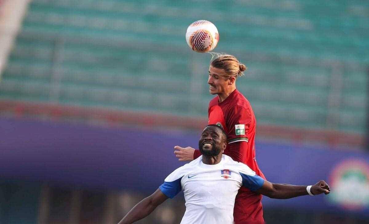 多芬特队击败梅斯,取得重要胜利 多芬特队击败梅斯,取得重要胜利