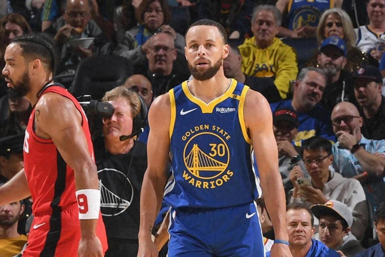 勇士后卫生涯得分破万,成为球队历史第一 勇士后卫生涯得分破万,成为球队历史第一