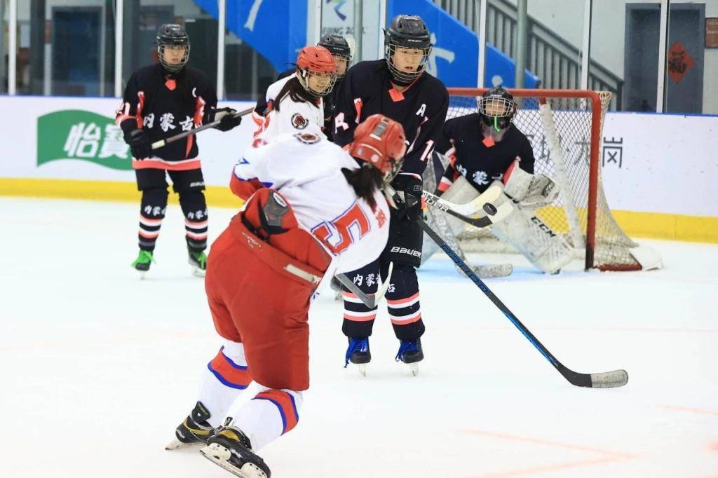 冰球赛后采访曝光，内幕引发热议的简单介绍